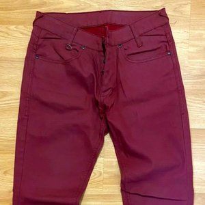 ZJ Red Jeans size 31 burgundy color on a button in the thread.